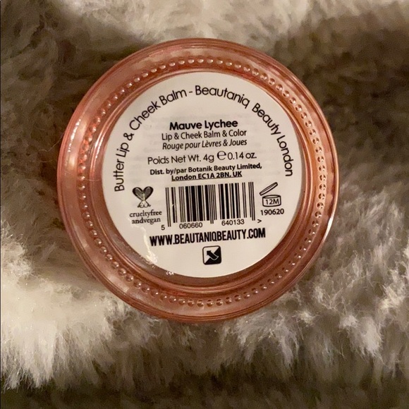 Makeup - Picture 2 of 3